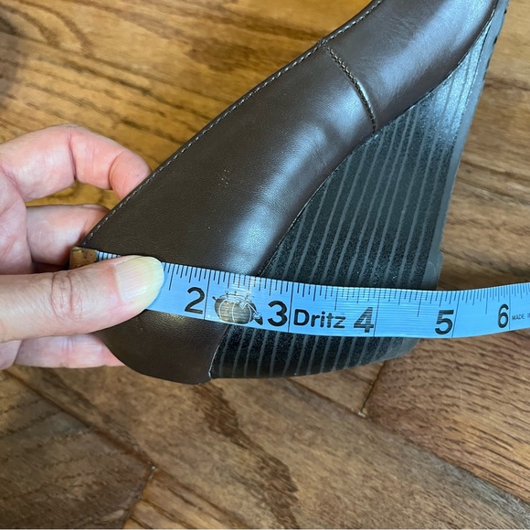 Xhilaration Women’s wedge heels; Brown, size 8. - Picture 6 of 6
